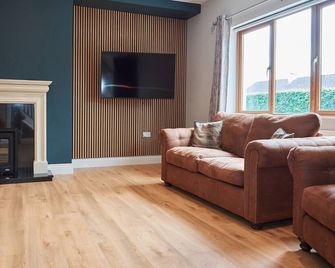 Bedroom 2, quad room sleeps 4 people, en-suite - Dromod - Living room