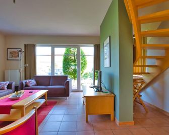 Luxury 8 person holiday home with 4 bedrooms and 2 bathrooms in Haren Ems - Haren - Вітальня