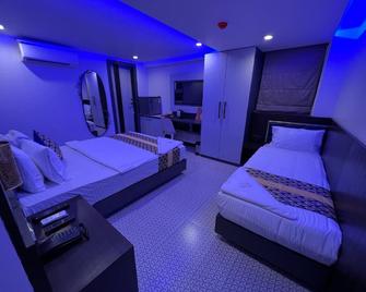 Rich Hotel - Bombay