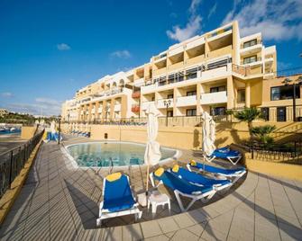 Marina Hotel Corinthia Beach Resort - San Ġiljan - Pool