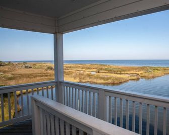 Spartina Is Nested On The Sound In Buxton, A Beautiful View Of The Pamlico Sound Is Just Relaxing! - Buxton - Balcony
