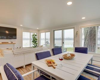 Montpelier Lake House w/ Deck, Dock & Fireplace! - Montpelier - Dining room