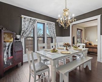 The Winston House - Cozy 3br/2ba - Franklin - Comedor