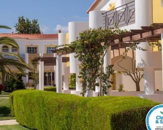 Club House CVL - Praia da Luz - Будівля