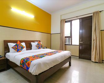 Fabhotel Elite Peak - Noida - Ložnice