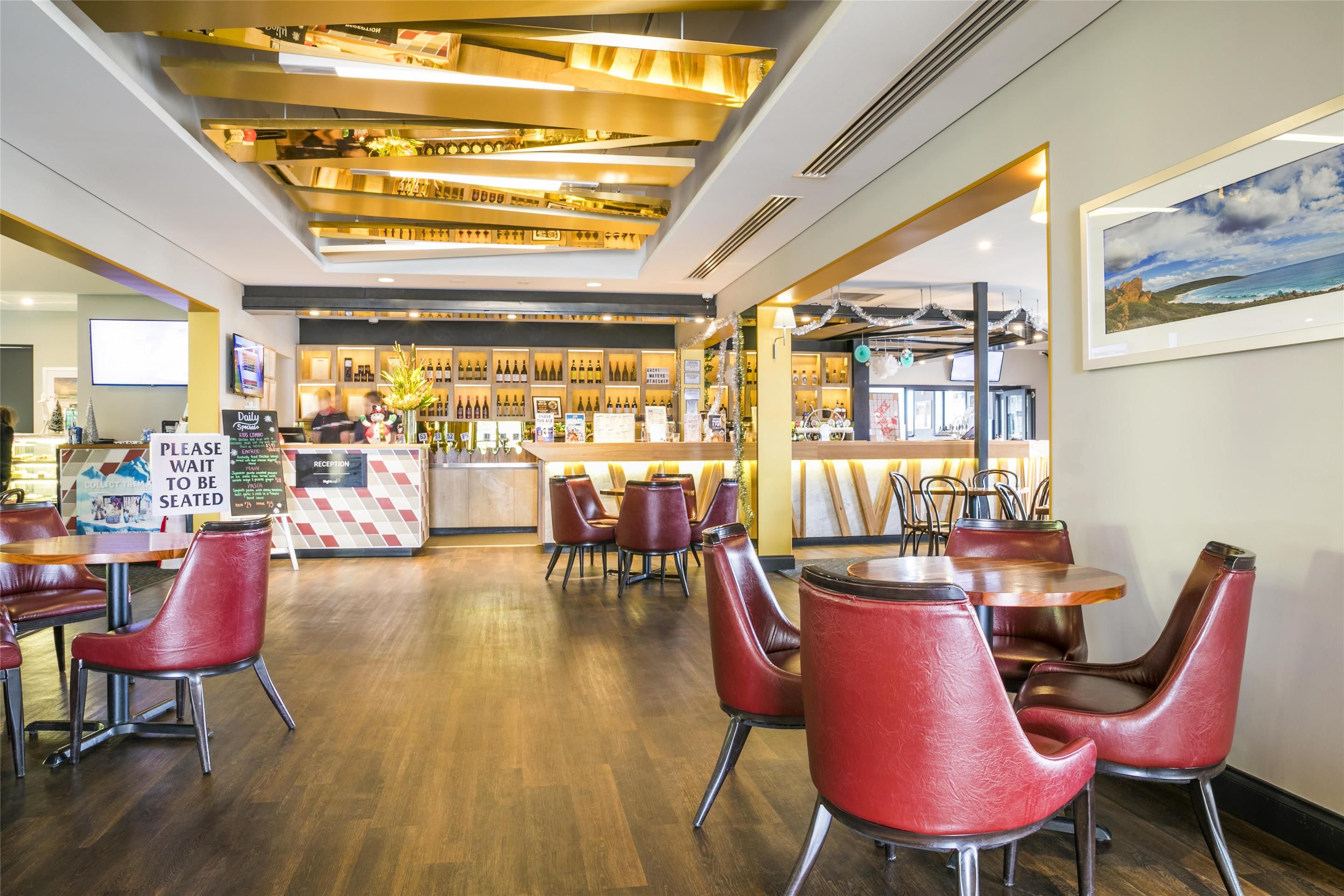 نايت كاب آت ذا شيب إن