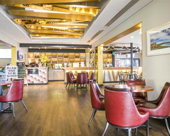 Nightcap at the Ship Inn - בסלטון - מסעדה