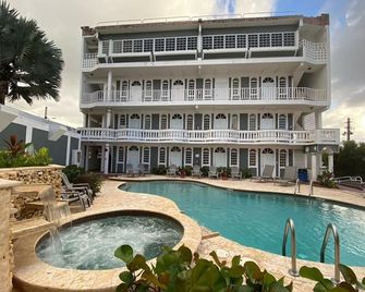 The Village Inn - Carolina - Bazén