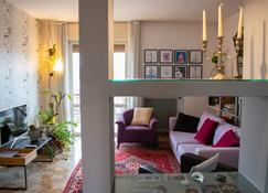 Caserma Ederle Budget Apartment x3 - Vicenza - Living room