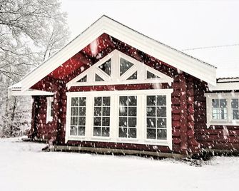 Cozy new built log house at lake with all extras - Perstorp - Building