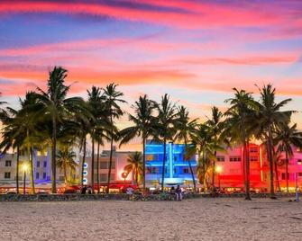 Beachside Bliss: 1BR Apt, Steps to South Beach! - Miami Beach - Beach