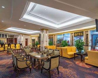 Ramada Plaza by Wyndham Taian - Tai'an - Oleskelutila