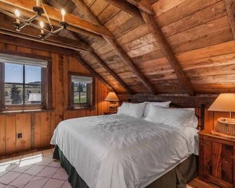 Bear's Den on Firetower ranch - Ennis