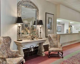 Ramada by Wyndham Augusta Downtown Hotel & Conference Center - Augusta - Lobby