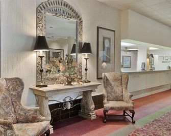 Ramada by Wyndham Augusta Downtown Hotel & Conference Center - אוגוסטה - לובי