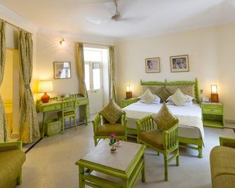 Garden Hotel - Udaipur - Bedroom