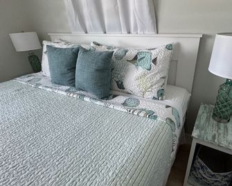 Priceless Waterfront Escape in Matlacha - Matlacha - Bedroom