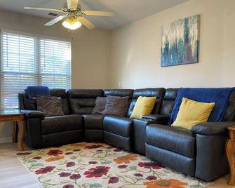 Comfortable Townhouse 4 Guests - Raleigh - Wohnzimmer
