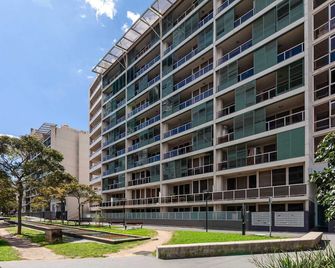 Inner-city Stay with Pool and Gym Access - Sídney - Edificio
