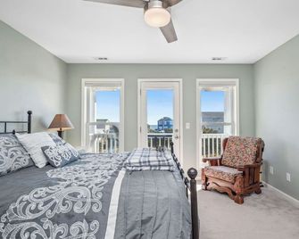 Red Roof Inn By Oak Island Accommodations - Oak Island - Habitación