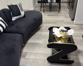 Luxury Haven by Kc & Flo - Calgary