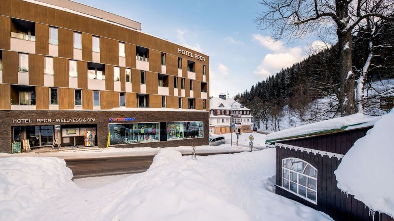Hotel Pecr Well