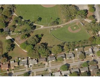 House 3br 1-bath, 8-min from Indian Rocks Beach, nice park thru back gate - Largo - Building