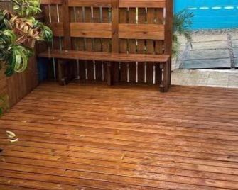 Colorful and Peaceful 2 Bedrooms Residential Home - Diego Martin - Balcón