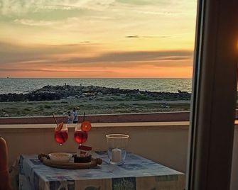 Melody Sea Front - Fiumicino - Balkong