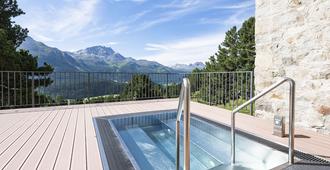 Hostel by Randolins - Sankt Moritz - Pool