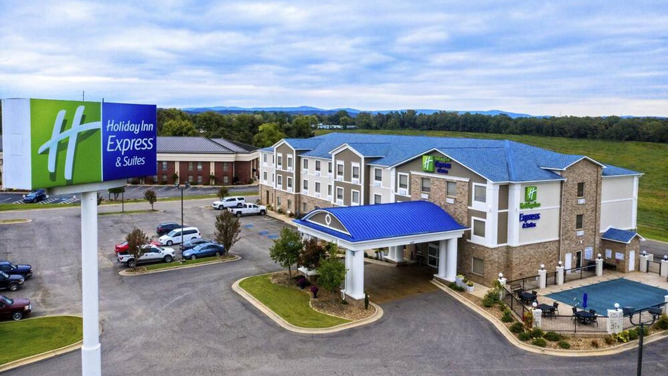 Holiday Inn Express & Suites Clarksville By IHG