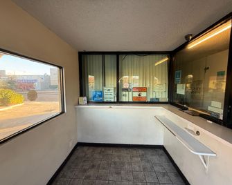 Rocky Inn Motel - Long Beach - Recepción