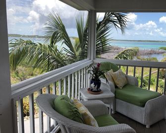 Luxury Waterfront Home, Junkanoo Villa, with Private Dockage and Pool - Hope Town - Balcón