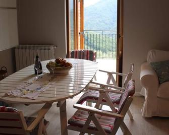 \'The House of Elves\' - Raccuja - Comedor