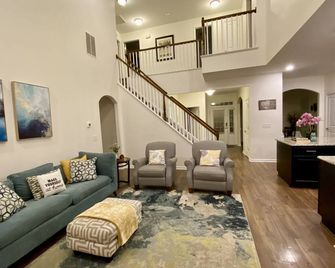 Luxurious Private Home w/Game Room @ Heart of RTP! - Morrisville - Living room