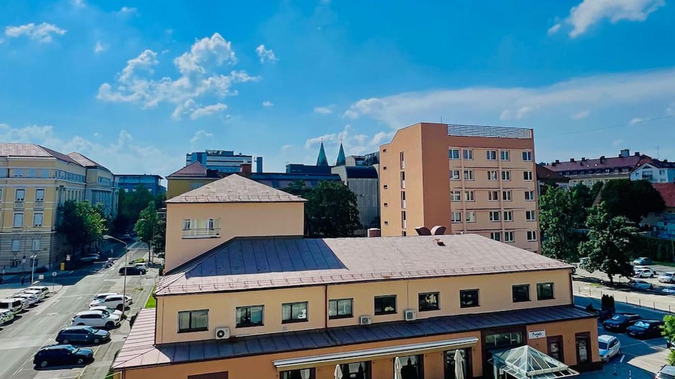 Hotel Piramida