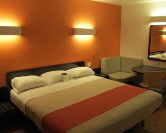 Motel 6 Anaheim CA - Anaheim