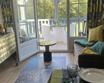 A setting between Dordogne and swimming pool - Argentat - Salon