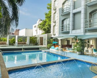 Country International Hotel - ברנקילה - בריכה