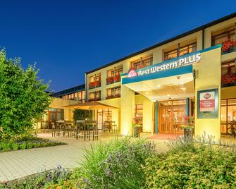 Best Western Plus Kurhotel an der Obermaintherme - Bad Staffelstein - Building