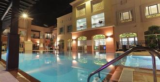 Ain Al Faida One To One Hotel And Resort - Al Ain - Piscina