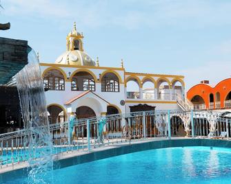 Macacona Hacienda Hotel - Ica - Piscina