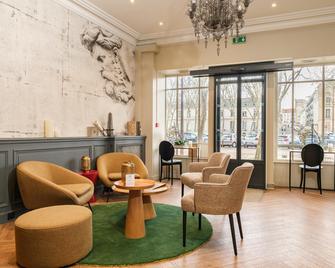 A l'Hôtel Des Roys - Versalles - Lobby