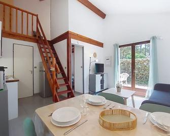 Holiday Home Les Charmilles-6 by Interhome - La Palmyre - Sala pranzo