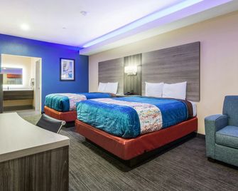 Scottish Inn & Suites Houston Willowbrook - Jersey Village - Slaapkamer