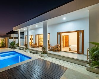 Cove D'Ancak and Bungalow - South Kuta - Piscina