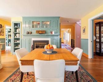 Amazing 5-bedroom house in Mansfield - Mansfield Center - Comedor