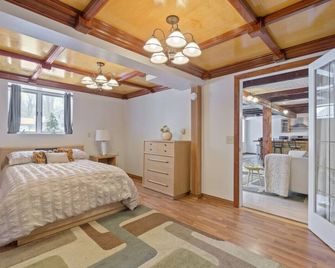 Scandinavian Comfort in Pittsford Barn! - Pittsford - Bedroom