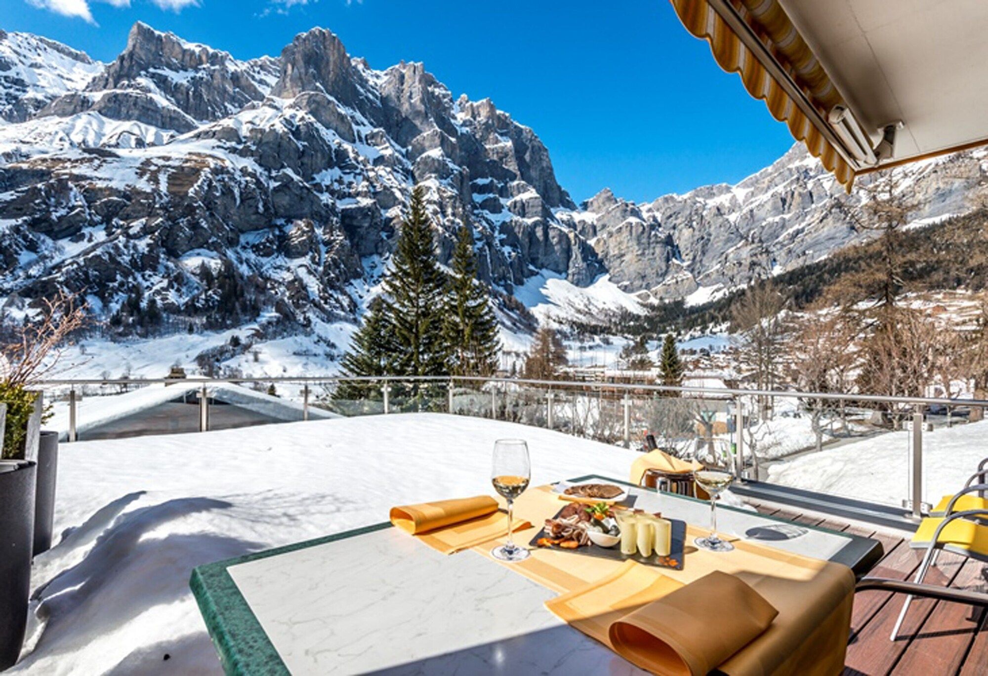 Hotel Restaurant Waldhaus - Leukerbad - Balcón