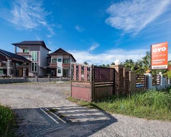 OYO 89873 Nurbayu Chalet - Kuantan - Bâtiment
